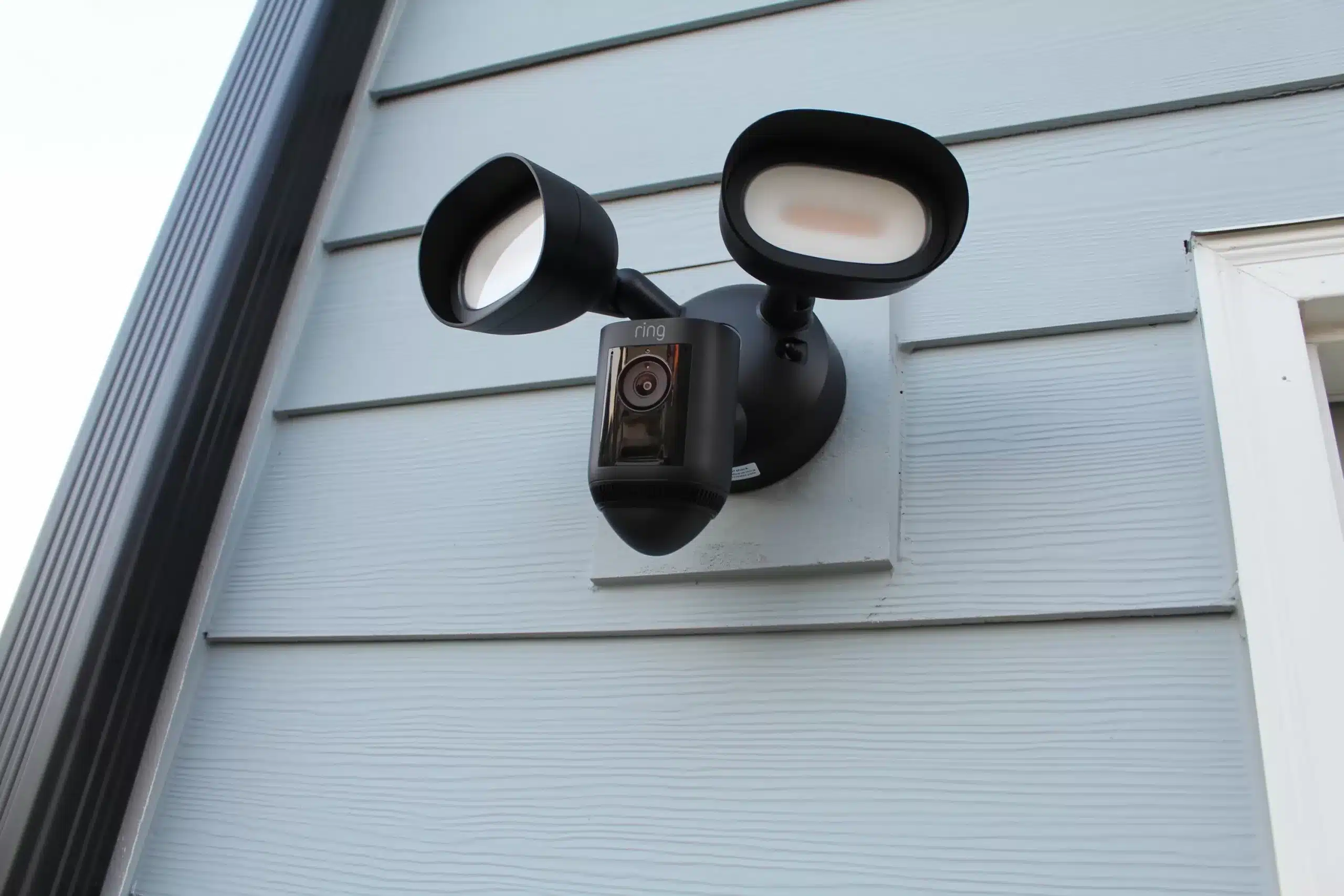 Floodlight Cam Wired Plus